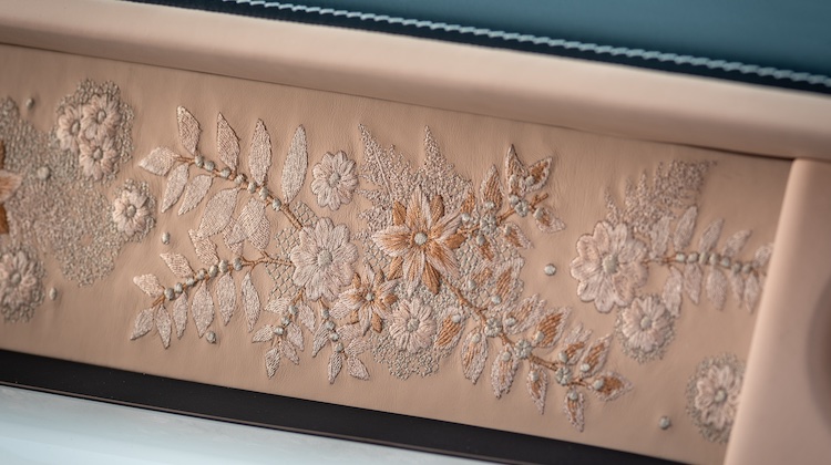 The Hog Ring - This One-Off Rolls-Royce Phantom Was Inspired by Lace